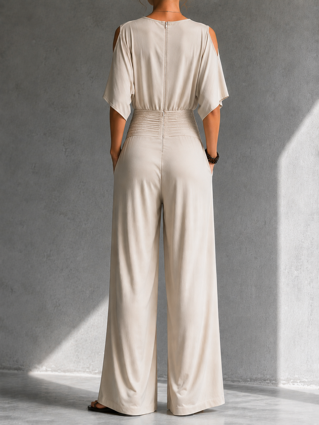 Alessia Tuta Elegante con Spalle Aperte - Image 4